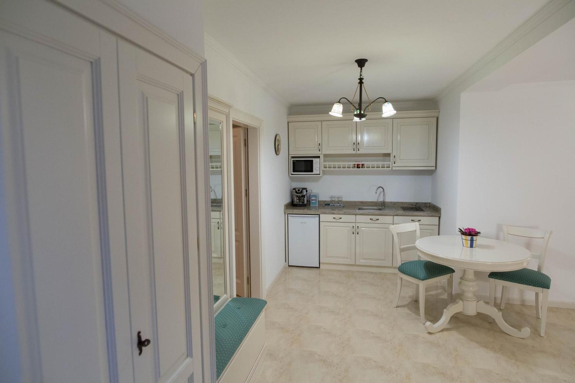 Baroc Apartments & Studio Sibiu Phòng bức ảnh