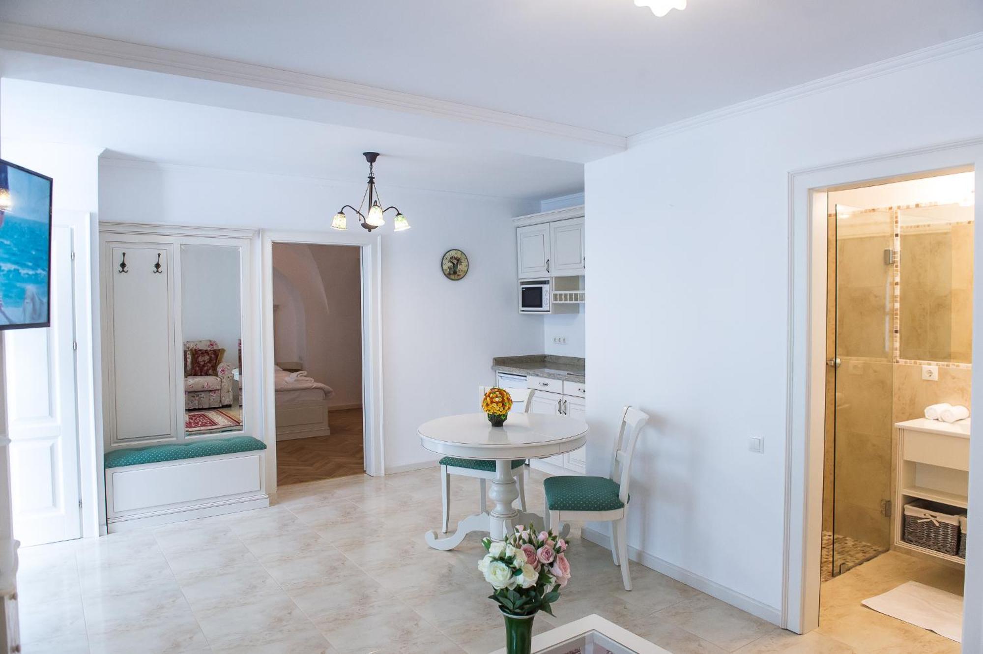 Baroc Apartments & Studio Sibiu Phòng bức ảnh
